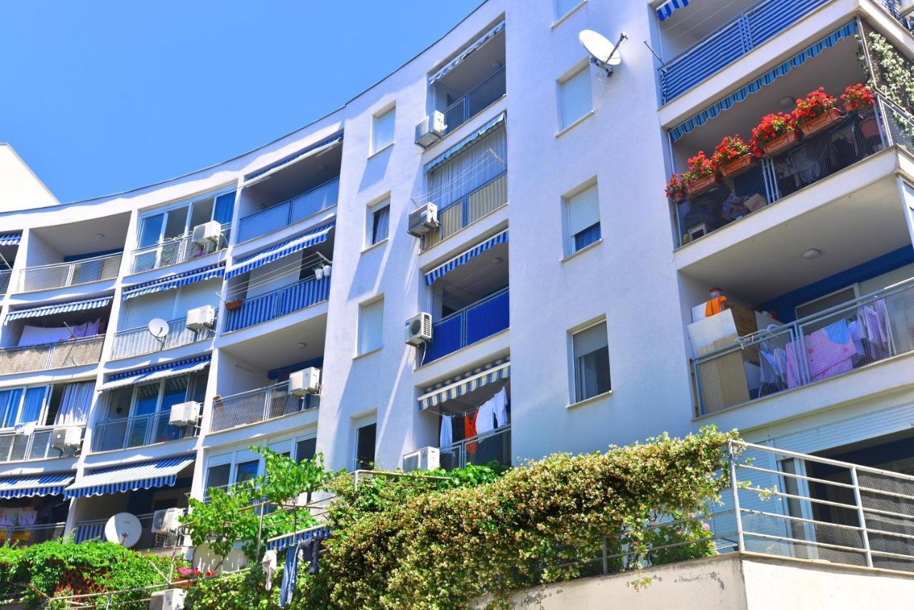 One Bedroom Apartment Terrace Parking Split Extérieur photo